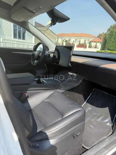 Tesla Model Y-15