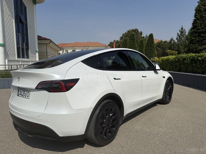 Tesla Model Y-18