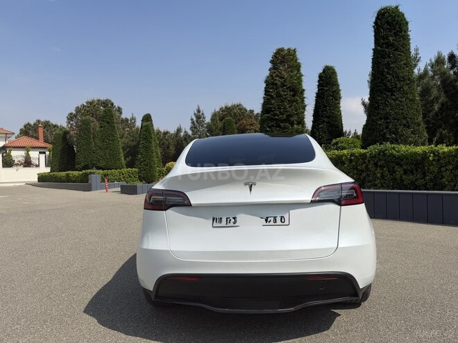 Tesla Model Y-21