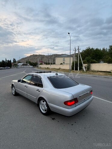 Mercedes E 240-2