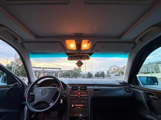 Mercedes E 240-7