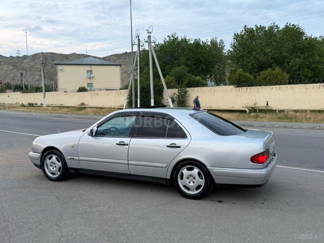 Mercedes E 240-5