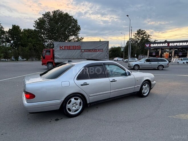 Mercedes E 240-8