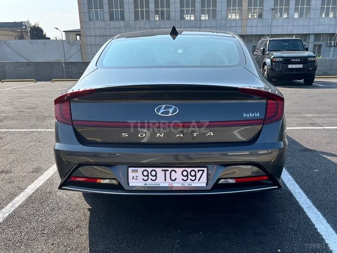 Hyundai Sonata-4
