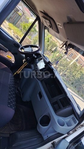 Ford Transit-11