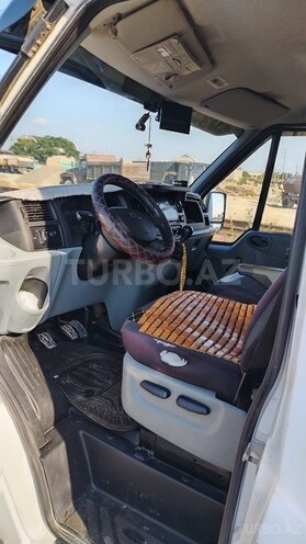 Ford Transit-12