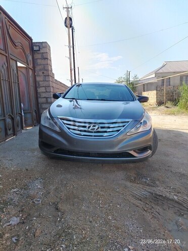 Hyundai Sonata-1