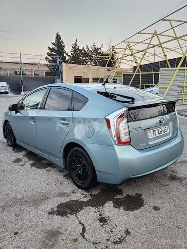 Toyota Prius-5