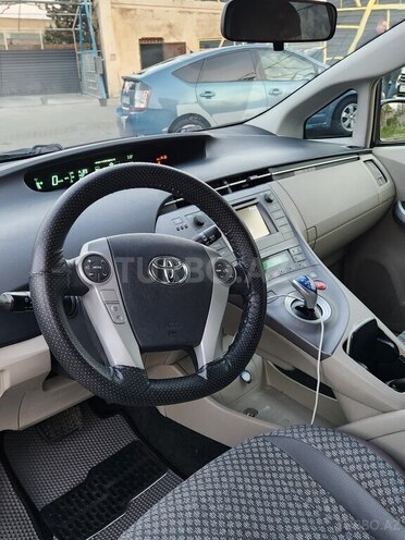 Toyota Prius-7