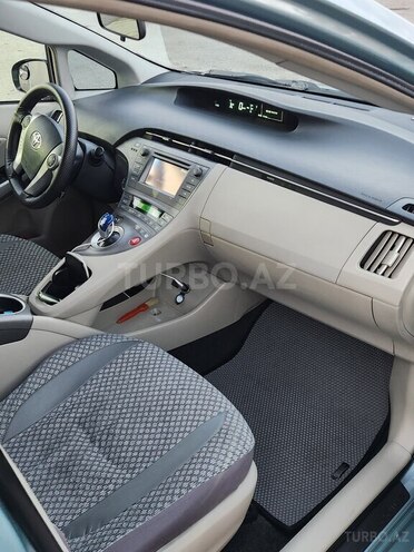 Toyota Prius-9