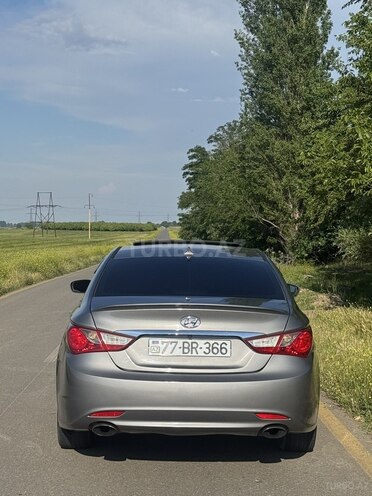 Hyundai Sonata-2