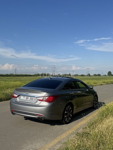 Hyundai Sonata-4