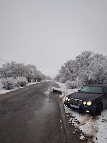Mercedes E 230-2