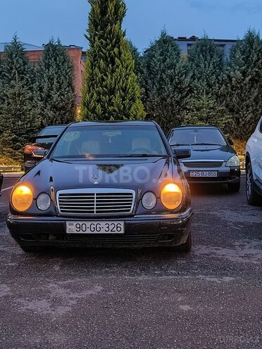 Mercedes E 230-6