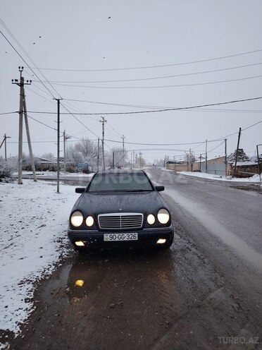 Mercedes E 230-1