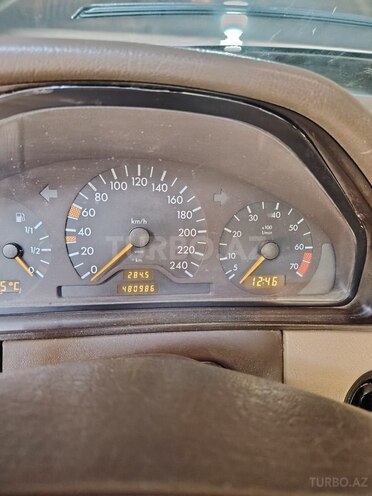 Mercedes E 230-3