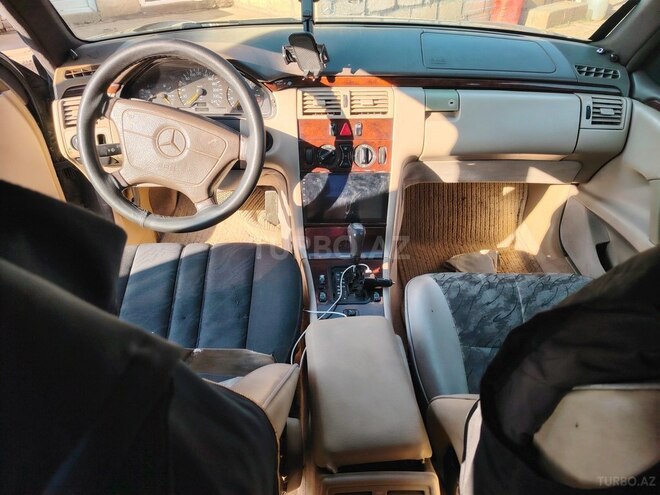 Mercedes E 230-12