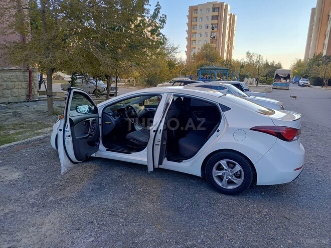 Hyundai Elantra-2