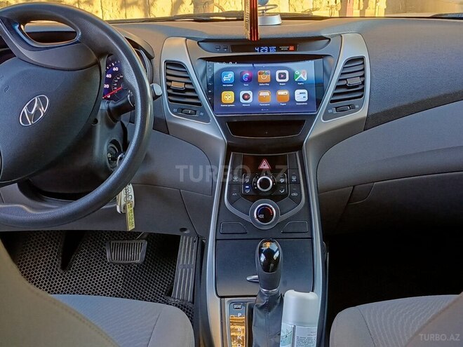 Hyundai Elantra-4