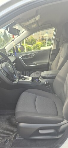 Toyota RAV4-6