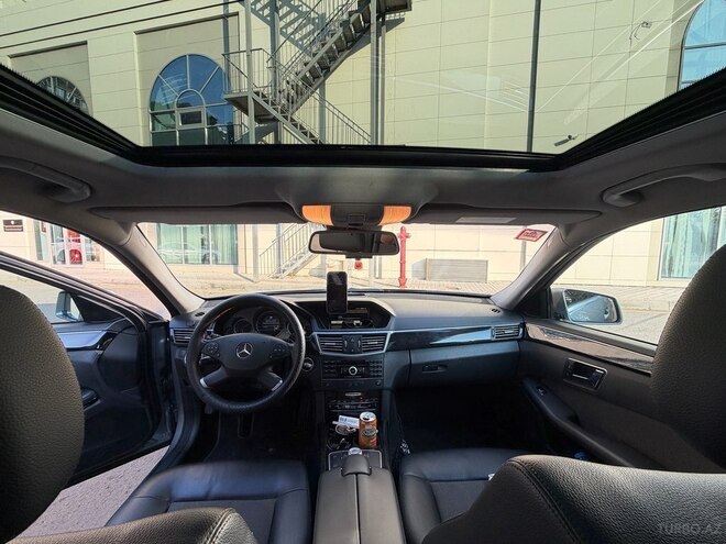 Mercedes E 300-11