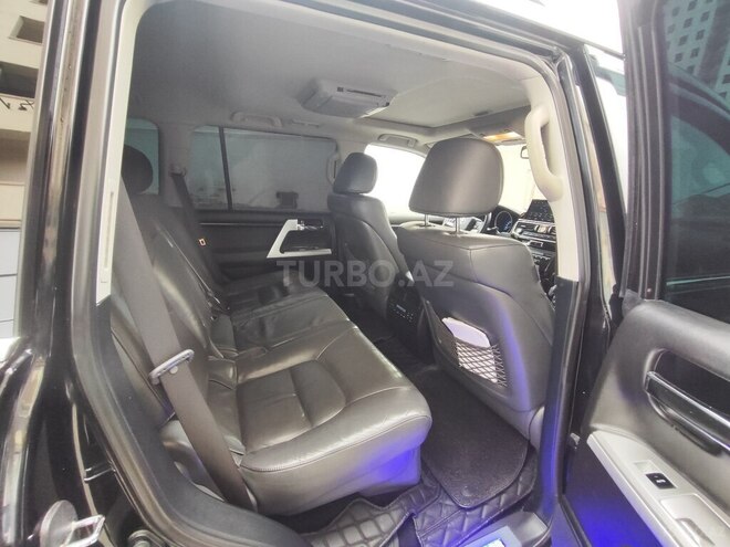 Toyota Land Cruiser-6