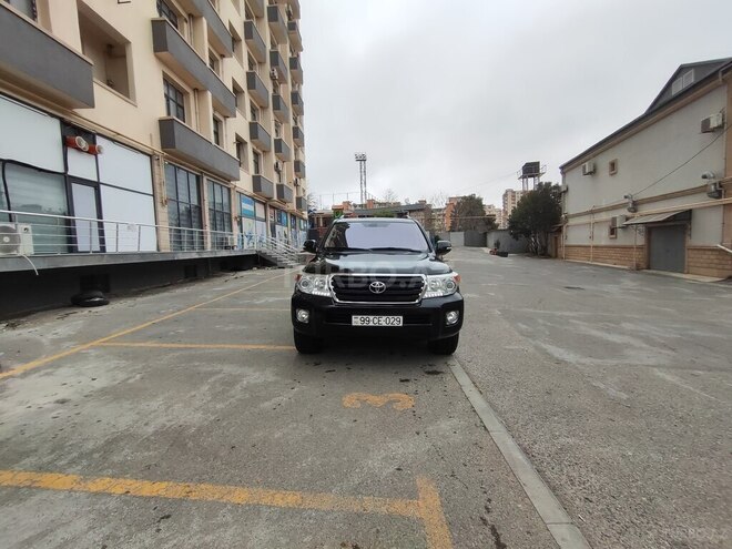 Toyota Land Cruiser-9