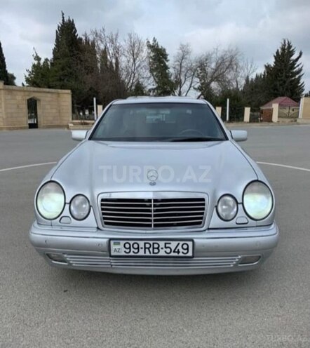 Mercedes E 280-1