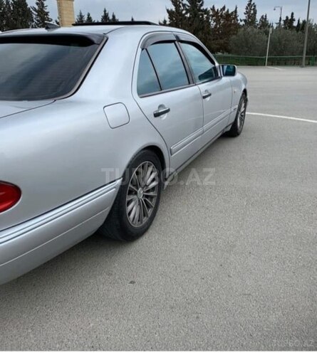 Mercedes E 280-5