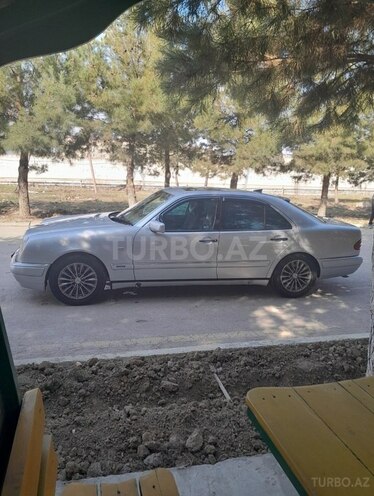 Mercedes E 280-7