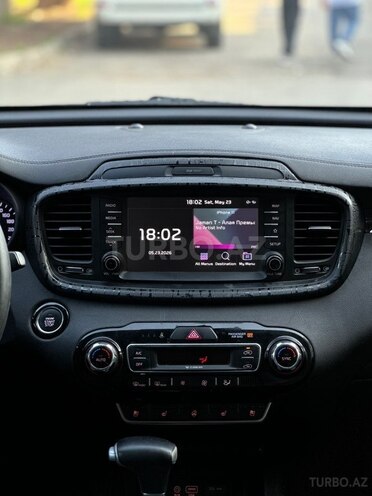 Kia Sorento-13