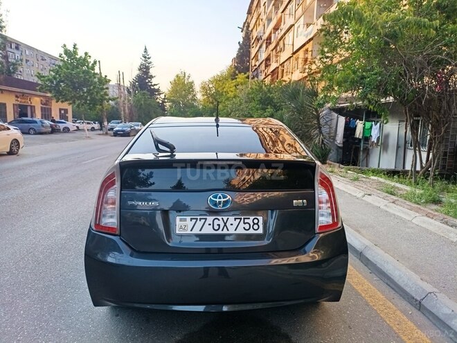 Toyota Prius-4