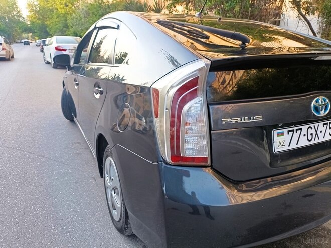 Toyota Prius-5