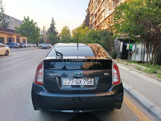 Toyota Prius-3