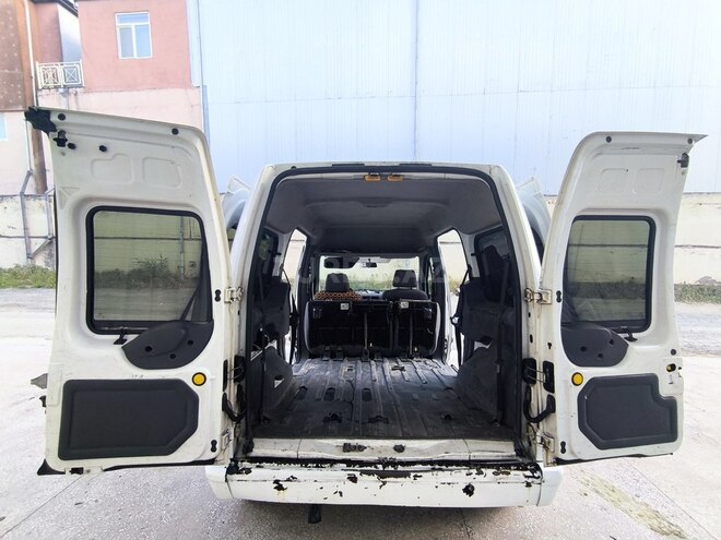 Ford Tourneo Connect-9
