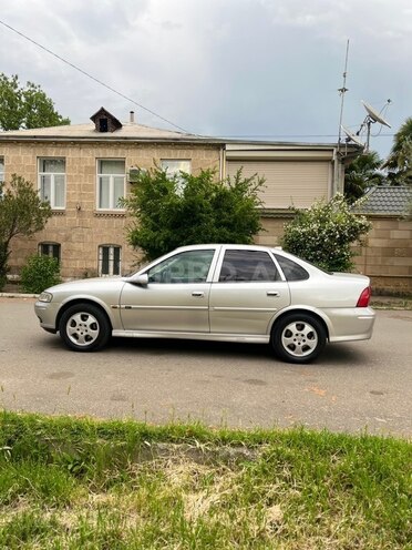 Opel Vectra-4