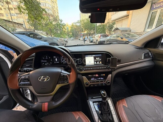 Hyundai Avante-5