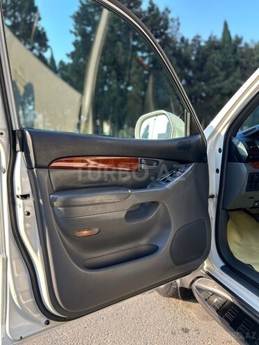 Toyota Land Cruiser Prado-17
