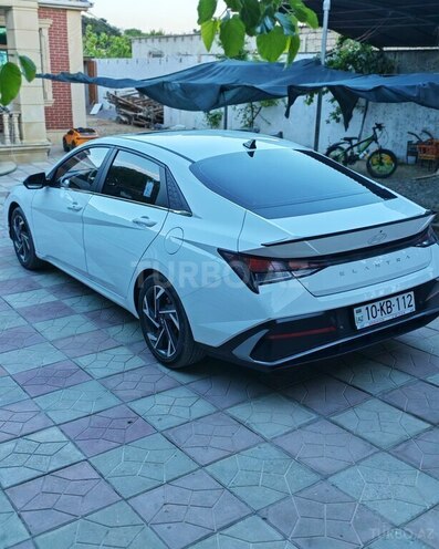 Hyundai Elantra-3