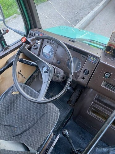 Mercedes 609 D-9