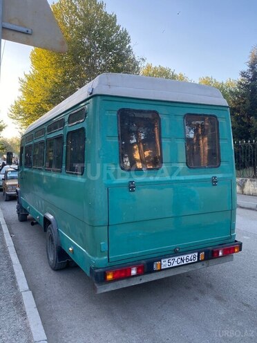 Mercedes 609 D-5