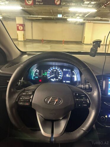 Hyundai IONIQ-7