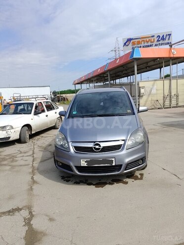 Opel Zafira-1
