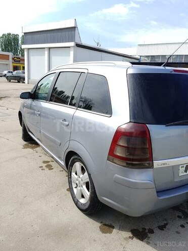 Opel Zafira-5