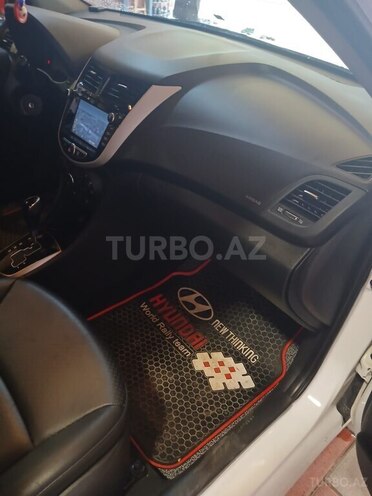 Hyundai Accent-4