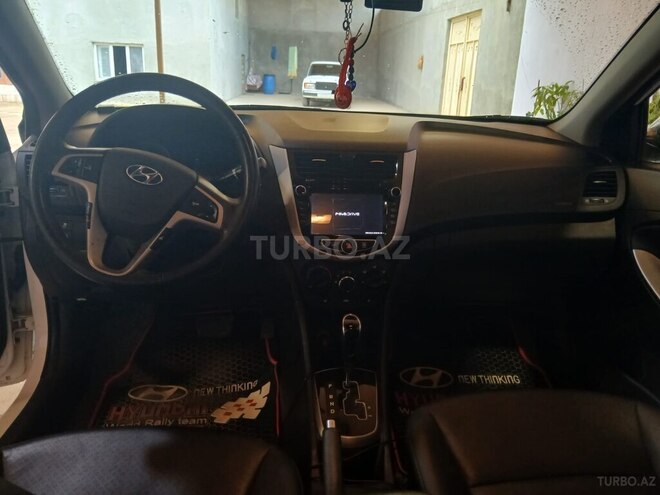 Hyundai Accent-5
