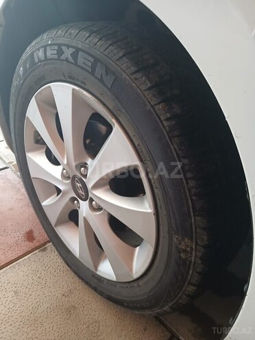 Hyundai Accent-2