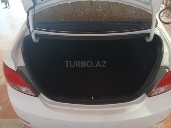 Hyundai Accent-8