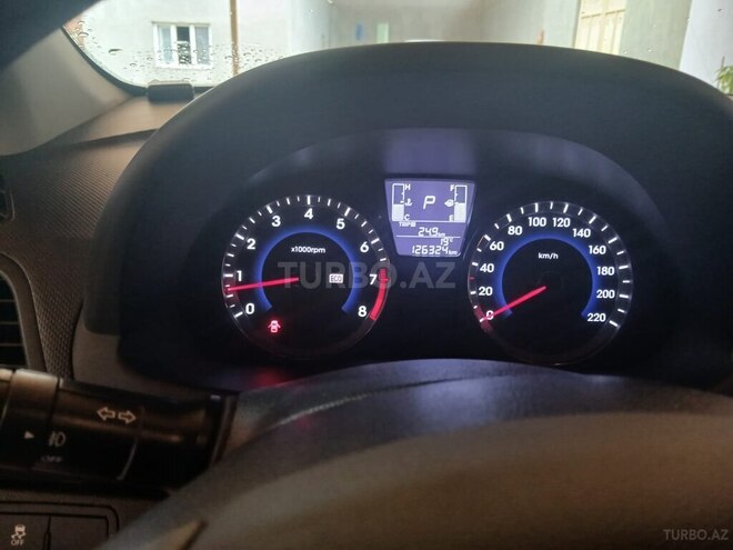 Hyundai Accent-9
