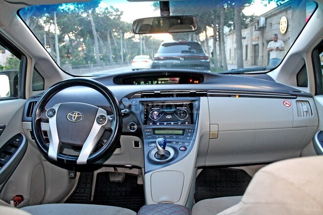 Toyota Prius-4